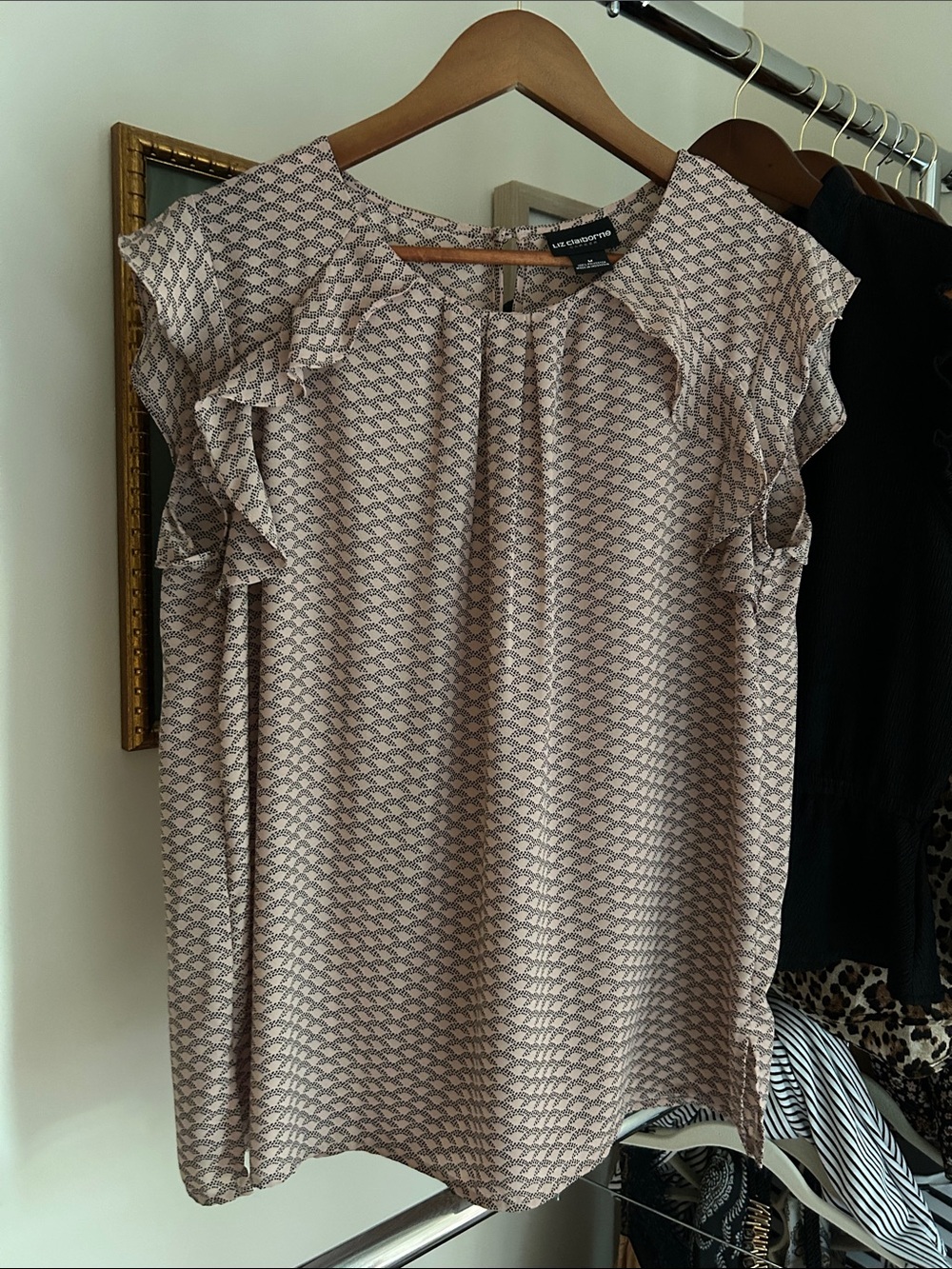 Liz Claiborne M Light tan with black Patterned Ruffle Sleeve Blouse